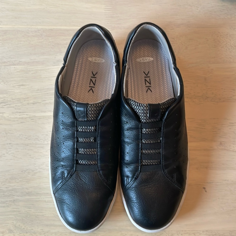 Kizik New York Leather Slip on Sneakers